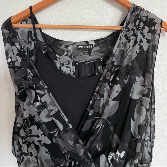 Express - Sleeveless Gray Floral Top - Size S/P - Picture 3 of 6